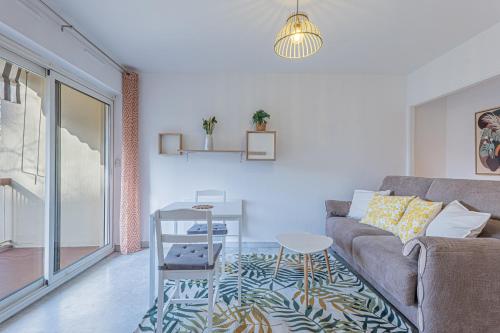 Studio avec balcon et parking proche plages