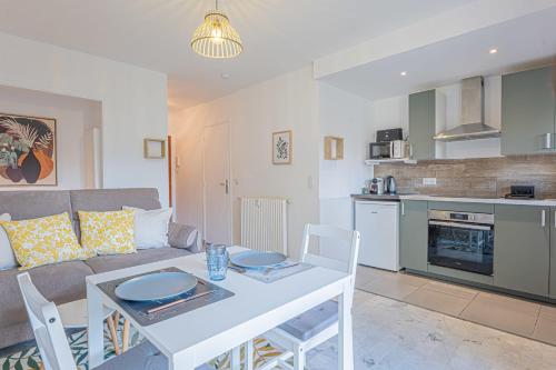 Studio avec balcon et parking proche plages