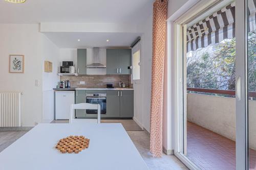 Studio avec balcon et parking proche plages