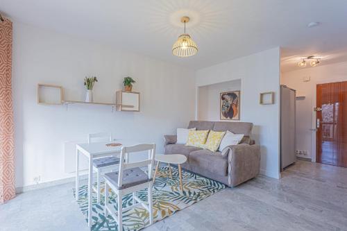 Studio avec balcon et parking proche plages