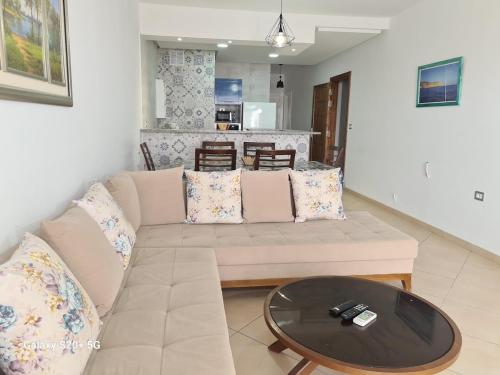 Très charmant appartement S plus 3, Résidence Aicha avec piscine