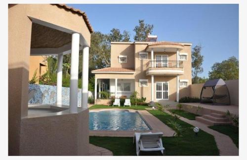 Piscina a Villa Natou o a prop