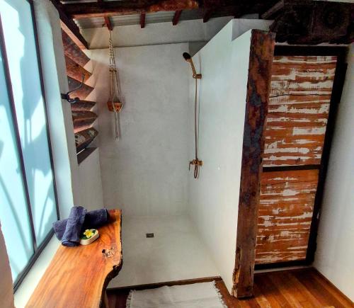 a small room with a wooden table and a window at Villa Rose Barth Location de Chambre in Saint-Louis