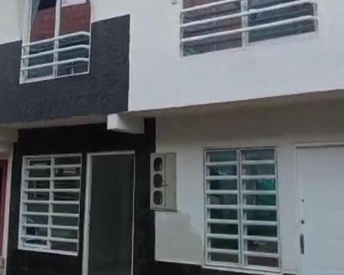 a building with two windows and a door at Habitación de Lujo para Pareja in Darién