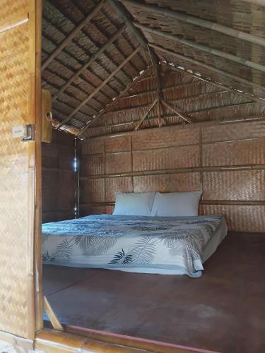 a bed in a thatched room with a bed sidx sidx sidx at Som PalmGarden in Ko Lanta