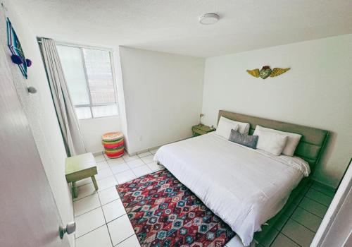 a small bedroom with a bed and a rug at Viveros Centric and Comfortable Apt 2BR B Quintana Alamos in Laborcillas