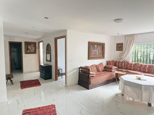a living room with a couch and a table at Maison Cozy à Tanger in Tangier