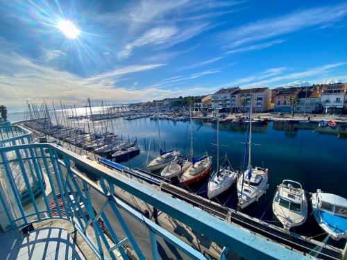 Appartement lumineux à Mèze - 4 pers, 2 ch, Clim, Parking - FR-1-604-57