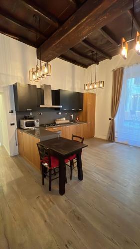 Fiorentini Apartment 2 complete house x 4 & 4 people