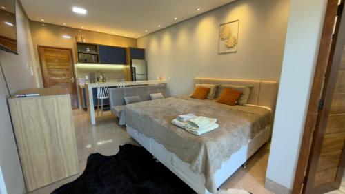 a bedroom with a bed and a kitchen at Flat 213 Ilha Bela Alter do Chão in Alter do Chao
