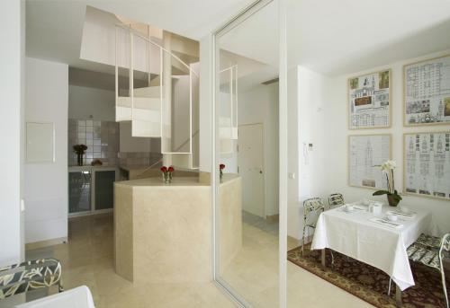a dining room with a table and a glass wall at Apartamentos Alemanes Gradas Luxury in Seville