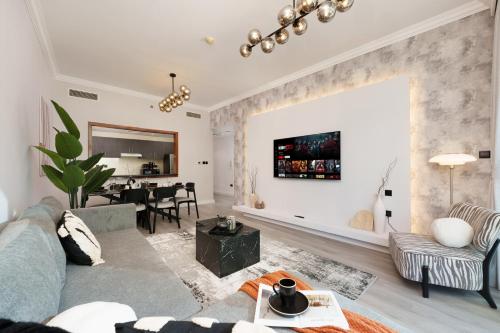 Coastal Elegance with PlayRoom PS5, 4BHK front JBR Beach Sleep 14 pax