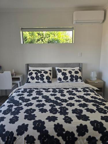 a bedroom with a bed with a blue and white comforter at Hillcrest Home in Hamilton