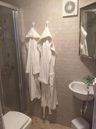 a bathroom with a shower and a sink at Apartment Rincón in Mojácar