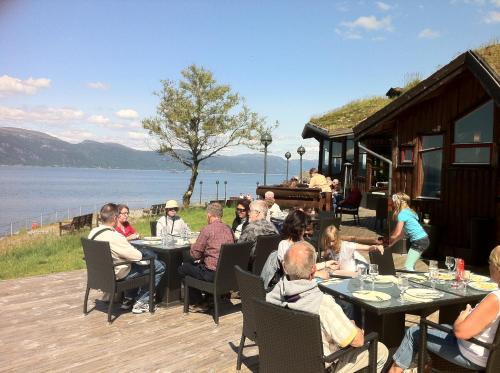 Restavracija oz. druge možnosti za prehrano v nastanitvi Brekkestranda Fjordhotel