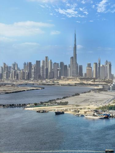 FirstStay Homes - Creek Rise Tower 2 - 1BR with Creek Views, Panoramic Living, Dubai Creek Harbour