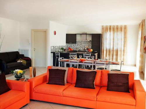 Una cocina o zona de cocina en Tremezzo Residence-11 apartments to choose from in an exclusive residence by Italian Apartments