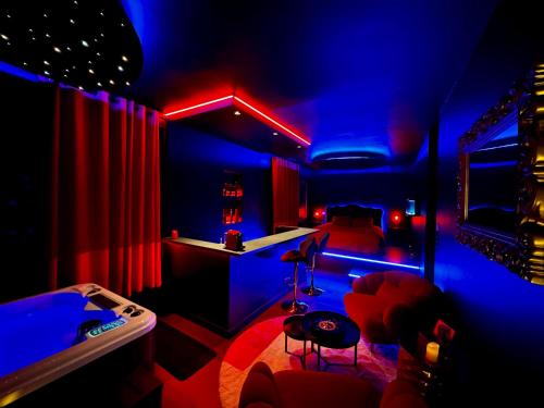 Suite Romantique - Jacuzzi - Love Room photo 6