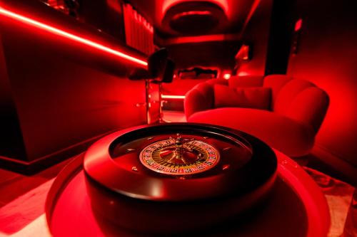 Suite Romantique - Jacuzzi - Love Room photo 12