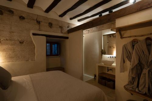 a bedroom with a bed and a sink in it at Espacio Biocompatible - Villa Raíz in Requena