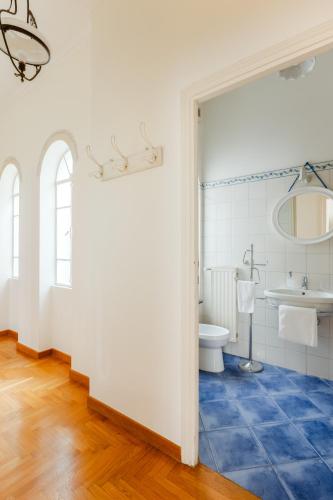 Charming apartment in a 1910s building 2 min walk from the Colosseum
