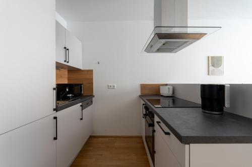 Chic 1BR, Fast to Downtown