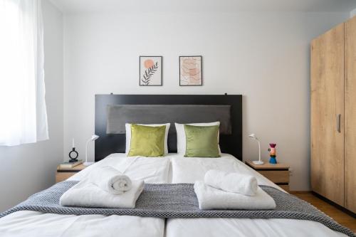 Chic 1BR, Fast to Downtown