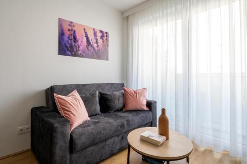 Chic 1BR, Fast to Downtown