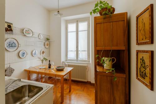 Charming apartment in a 1910s building 2 min walk from the Colosseum