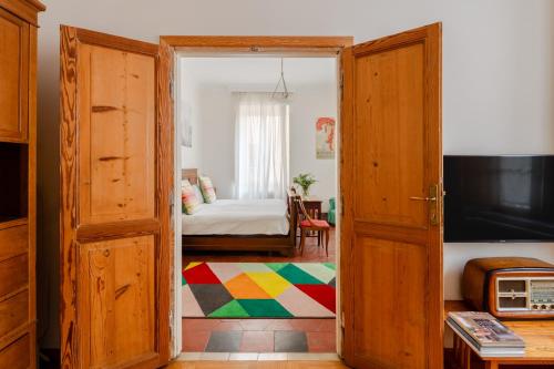 Charming apartment in a 1910s building 2 min walk from the Colosseum