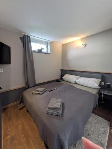 a bedroom with a large bed with towels on it at Hehlentor in Celle
