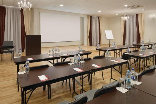 El área de trabajo o centro de convenciones de Lviv Ramada Hotel