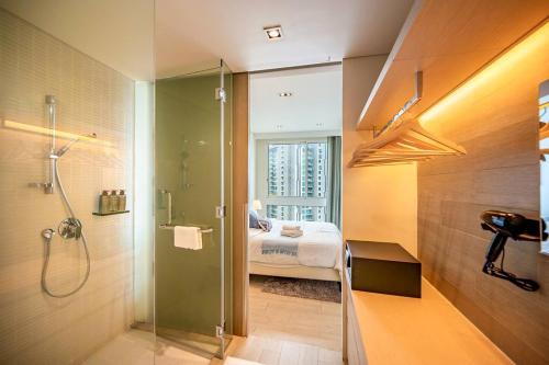 a bathroom with a shower and a bed in it at HighFloor Seaview Condo,Pool by the beach,Kitchen,Gym,WIFI in Jomtien Beach