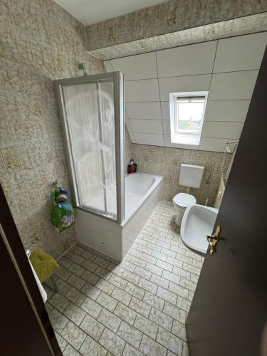 a bathroom with a shower and a tub and a toilet at W&P Living Zi 5 Bräustüble FeWo 1 2OG l in Buttenwiesen