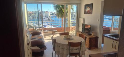Le Matago A36, Superbe T2 avec vue sur le Port, parking, piscine, clim