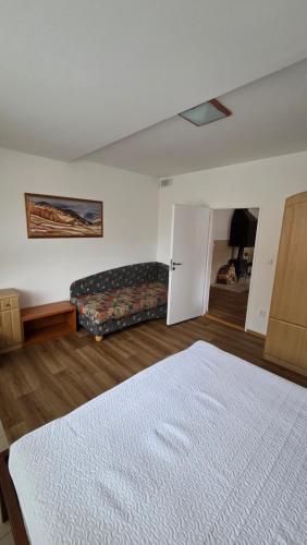 a bedroom with a bed and a doorway with a bed sqor at Pension Úsvit in Podkopná Lhota