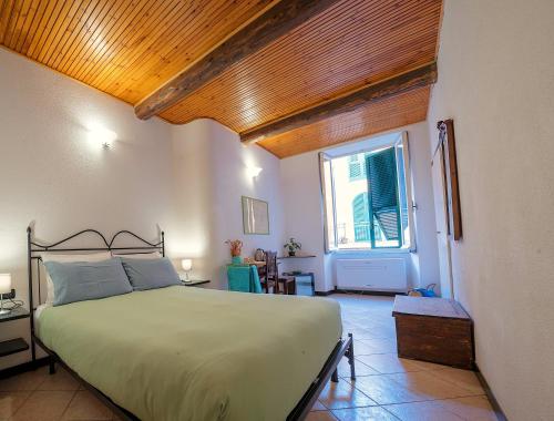 a bedroom with a large bed and a window at Macaia Village Life Room with AC #2 in Vernazza