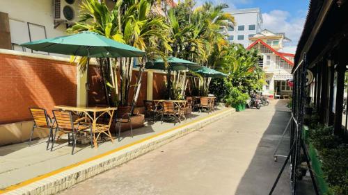 Studebaker Guesthouse & Pool