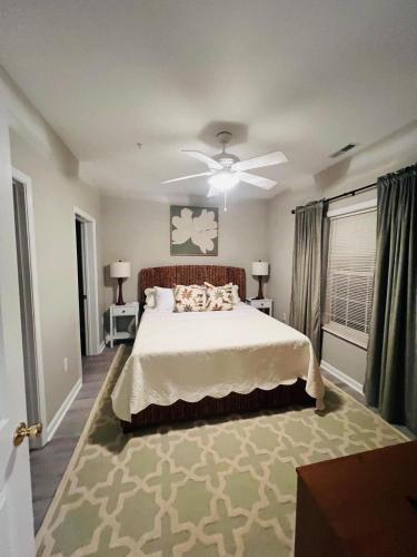 a bedroom with a bed and a ceiling fan at Family perfect getaway 2 bedroom apartment in Rehoboth Beach