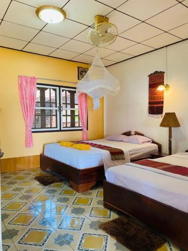 Llit o llits en una habitació de Anouxa Riverview Guesthouse
