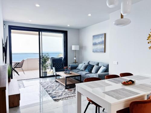 Sea view, 30th floor, Garage, heated pool, AC