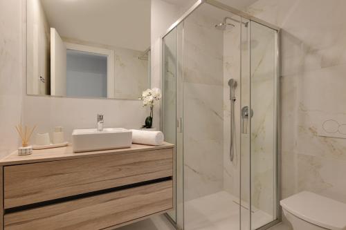 Sea view, 30th floor, Garage, heated pool, AC