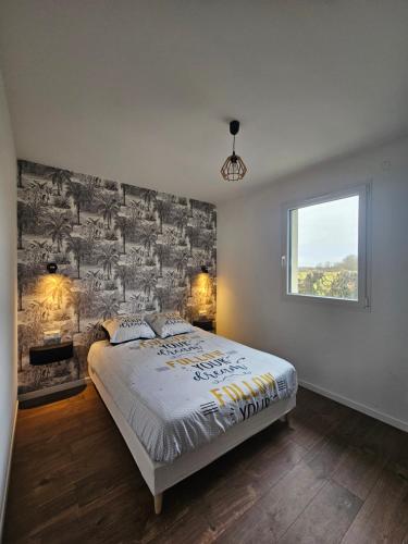 a bedroom with a bed and a window in it at Maison La p'tite des Got - Terrasse & Parking in Viriat