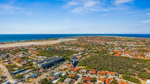 Sun & Pool Paradise 4BR Villa Near Palm Beach
