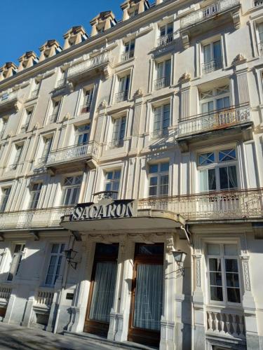 Appartement T3 classé 2 étoiles en hypercentre avec parking privé à Luchon