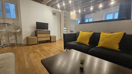 MAGNIFIQUE LOFT ! MODERNE & PARISIEN QUARTIER EMILIE In PARIS ! NOTRE-DAME & PANTHEON !