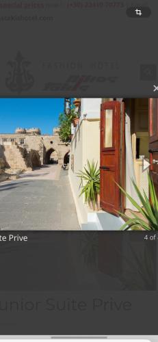 boutique hotel FASHI NIK 30 meters from the entrance of the palace