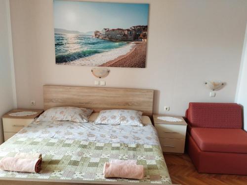 a bedroom with a bed and a painting on the wall at lopar 239 in Lopar