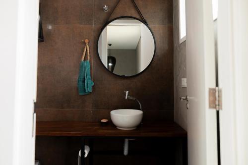 a bathroom with a sink and a mirror at Kicoh - Kite Community House in Itarema