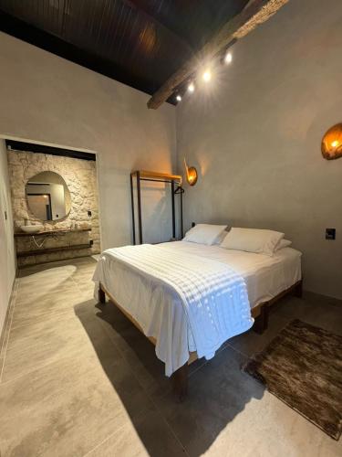 a bedroom with a large bed in a room at Rancho Mavi Hospedagem Colônia Witmarsum in Palmeira
